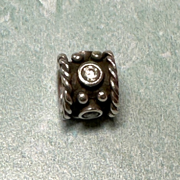 Authentic PANDORA Oxy Crown Charm with Clear Zirconia - Picture 1 of 3